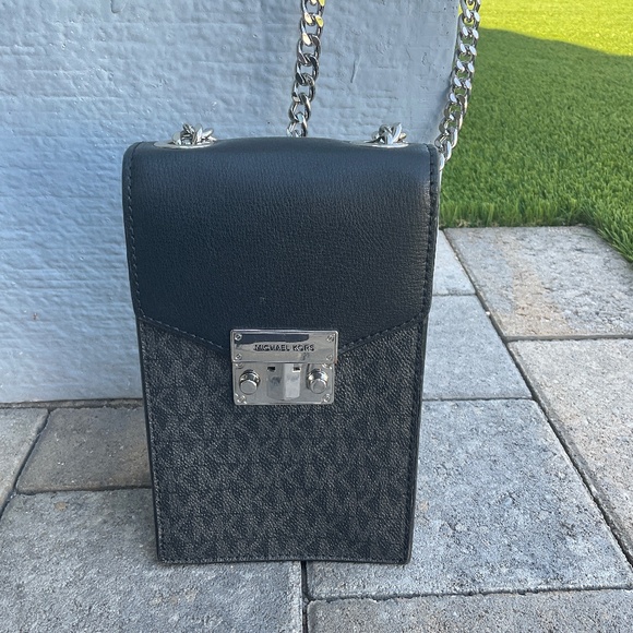 Michael Kors MK LOGO Crossbody Purse - Black - Picture 1 of 6
